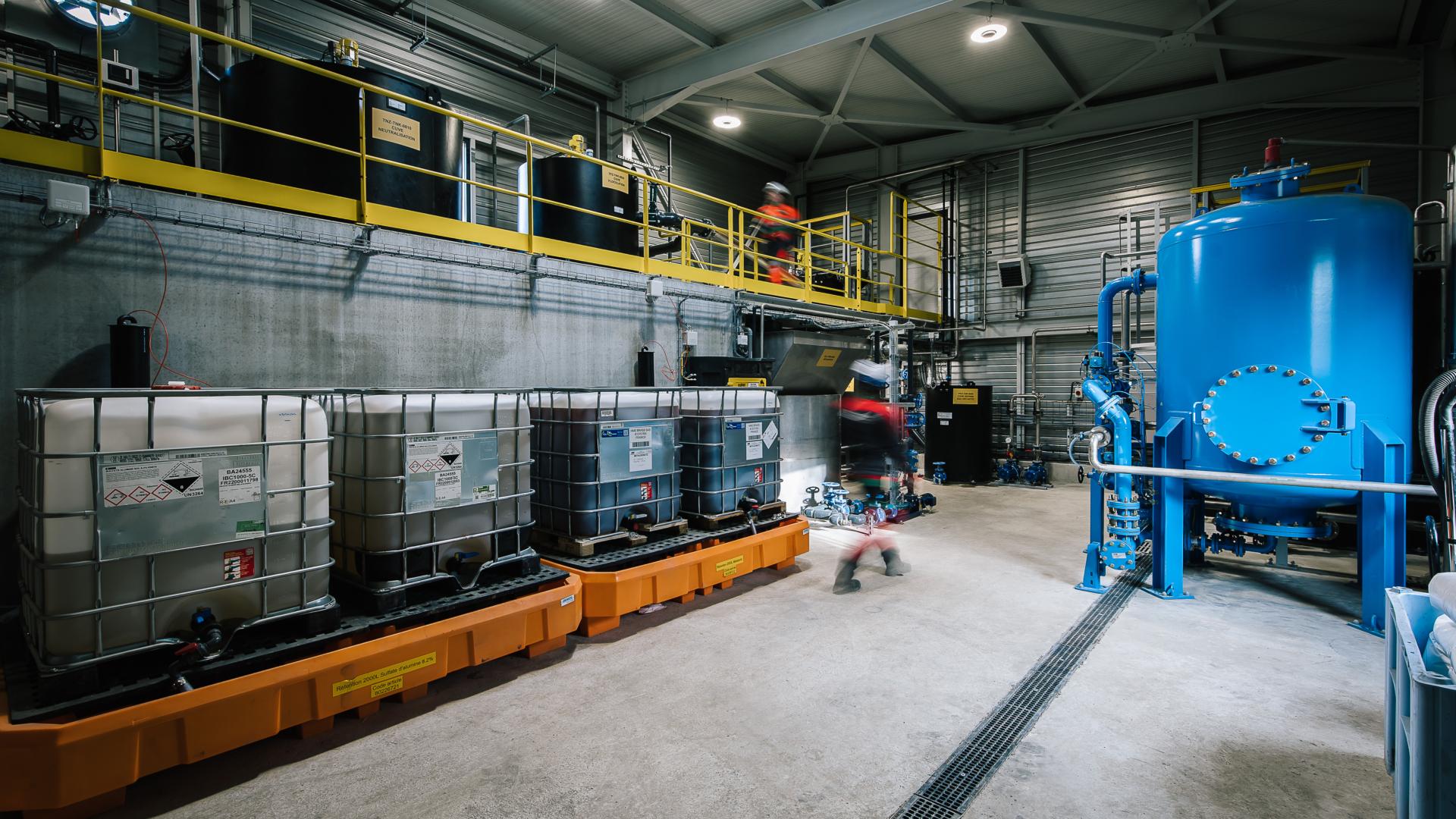 Inside a STEI industrial water treatment unit at a metallurgical plant in northern France. Séché Environnement. Photo : Laurine Paumard