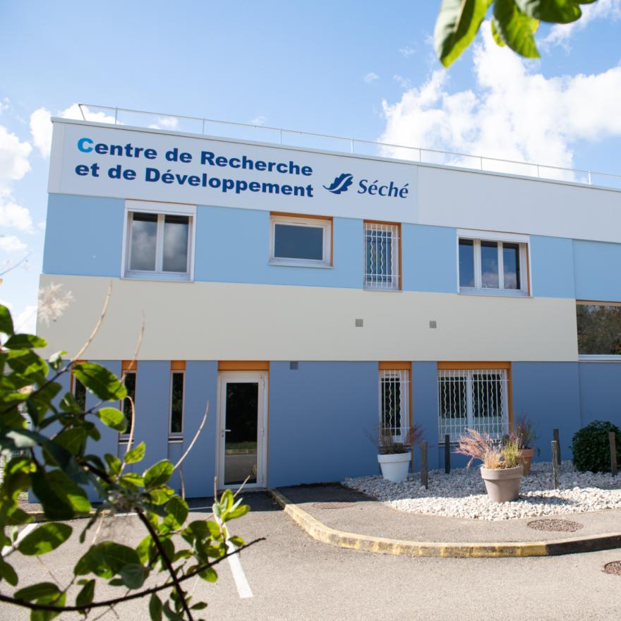 Le centre de Recherche et Développement (R&D) du groupe Séché Environnement à Saint-Vulbas (01). © Séché Environnement. Photo : Olivier Guerrin.