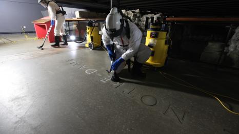 Operaciones de descontaminación de plomo en la cripta de Notre-Dame tras el incendio de 2019. © Séché Environnement.